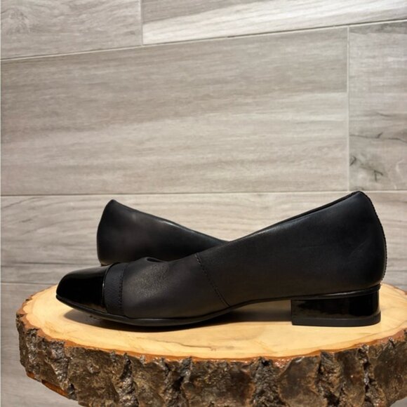 Clark’s Juliet Monte black leather slip on shoe size 5- like new! - Picture 4 of 8